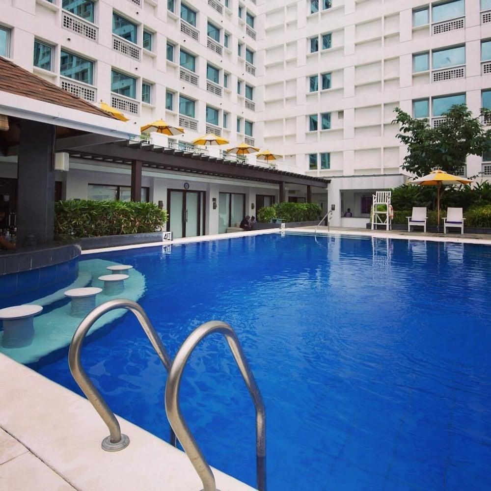 Quest Serviced Residences Cebu Екстериор снимка