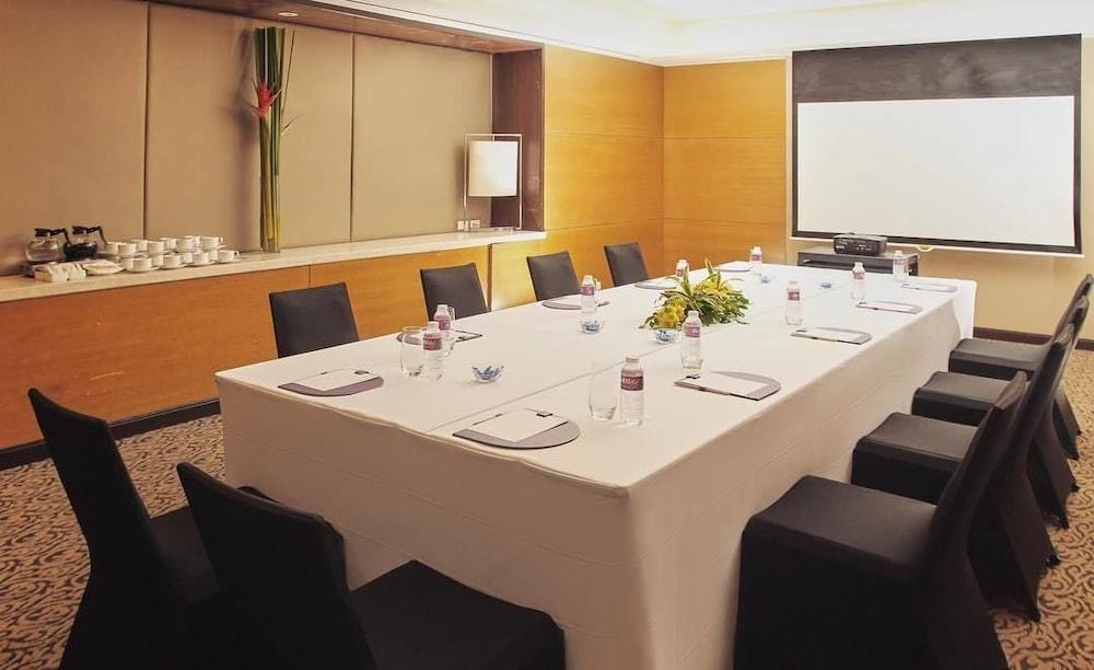 Quest Serviced Residences Cebu Екстериор снимка