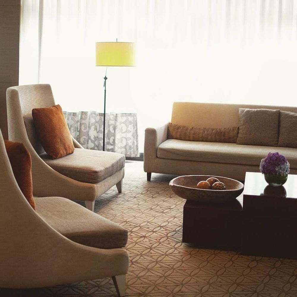 Quest Serviced Residences Cebu Екстериор снимка