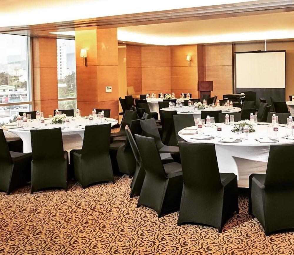 Quest Serviced Residences Cebu Екстериор снимка