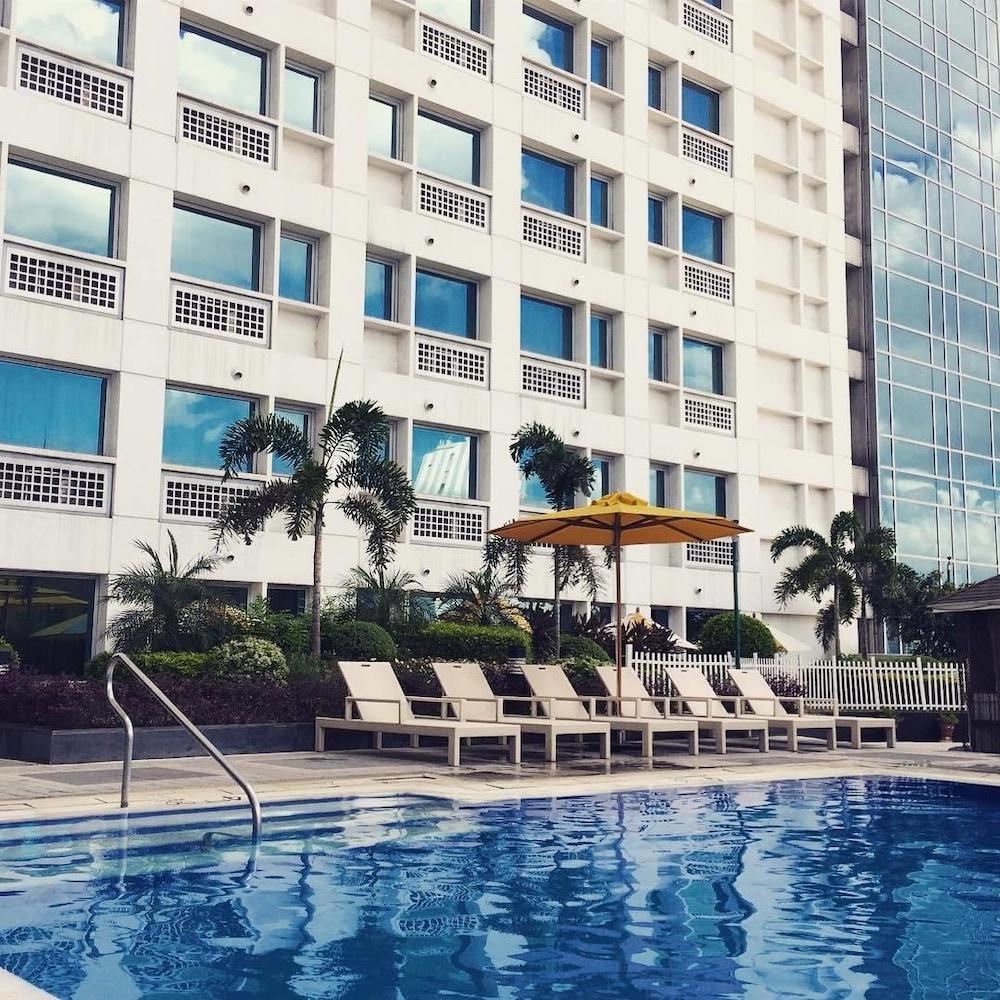 Quest Serviced Residences Cebu Екстериор снимка